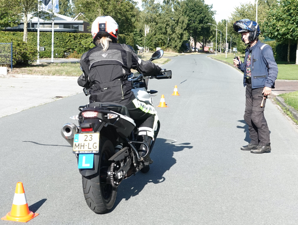 HG Tjabringa aka Hagé Tjabringa - les